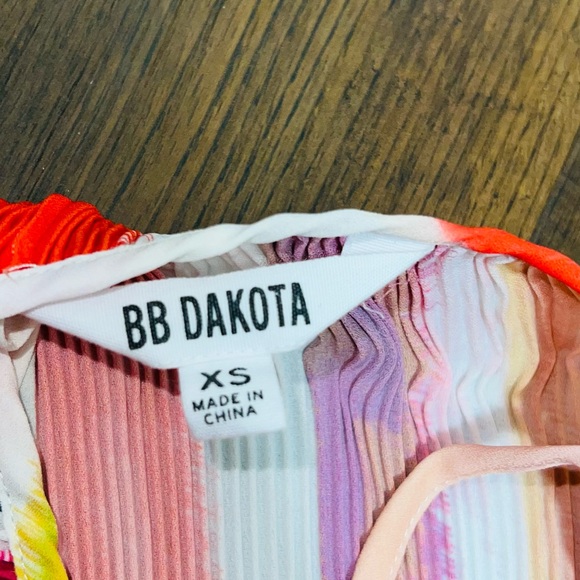 XS
Sleeveless Maxi 
Adjustable Straps
Lightweight
Pleated fabric
Approx 49 in - Picture 2 of 2